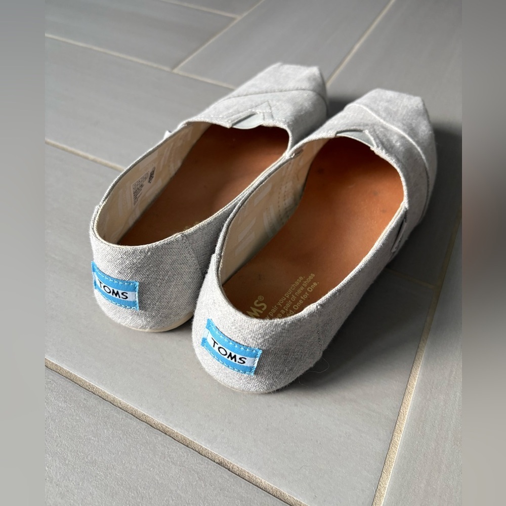 TOMS Women’s Light Gray Canvas Slip-ons - Picture 2 of 5